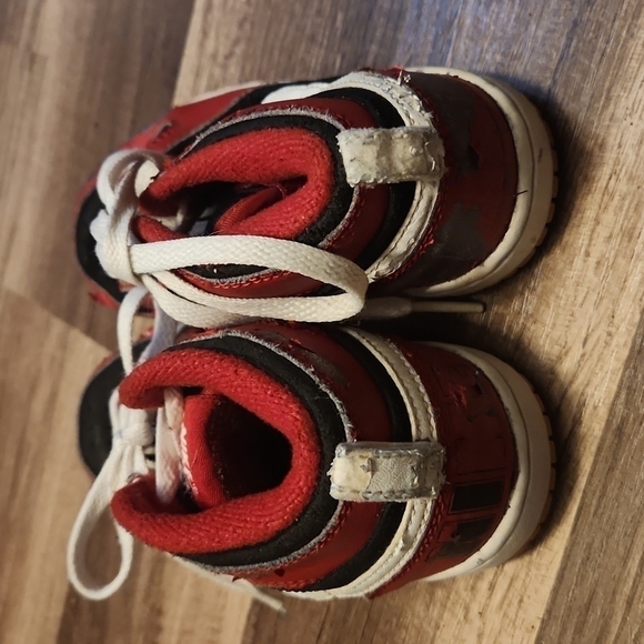 NIKE Hightops Toddler Size 9 Red &  Black - Picture 3 of 5